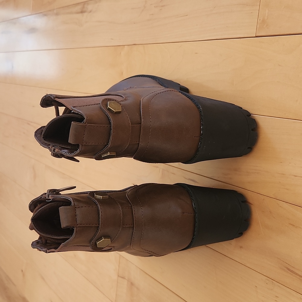 Boots - Picture 3 of 5